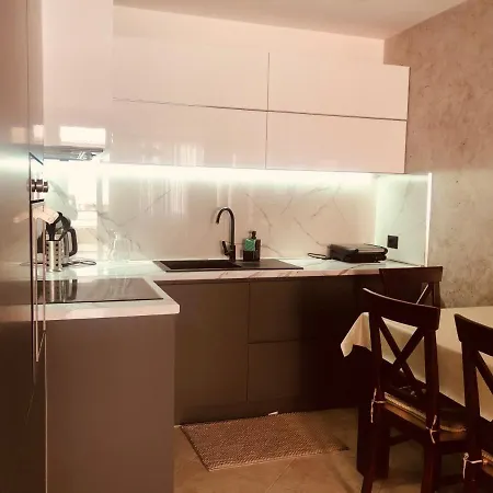 Laureta טיראנה